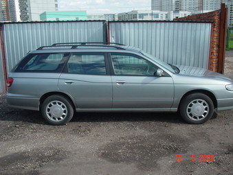 2000 Nissan Avenir Pictures