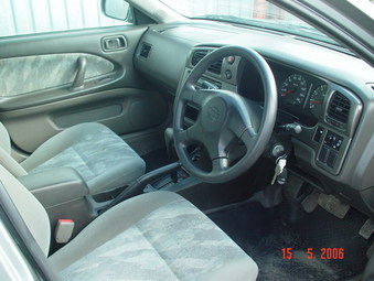 2000 Nissan Avenir Pictures