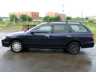 2000 Nissan Avenir Photos