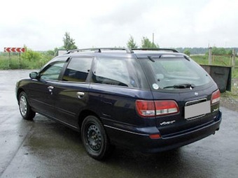 2000 Nissan Avenir Photos