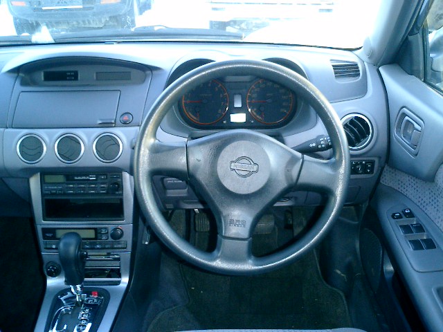 2000 Nissan Avenir Pictures