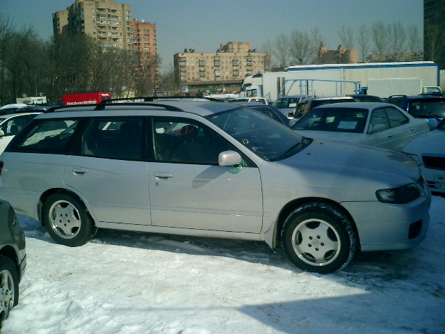 2000 Nissan Avenir Pictures