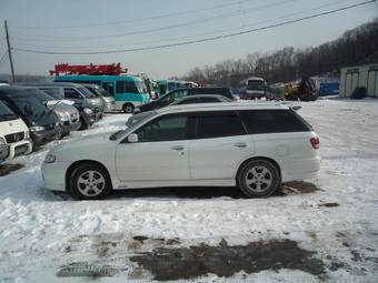 2000 Nissan Avenir Pics