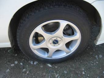 2000 Nissan Avenir Images