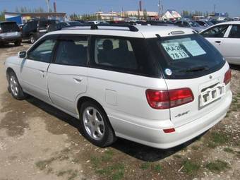 2000 Nissan Avenir Pics