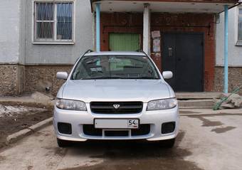 2000 Nissan Avenir Photos