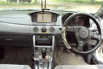 2000 Nissan Avenir Pictures
