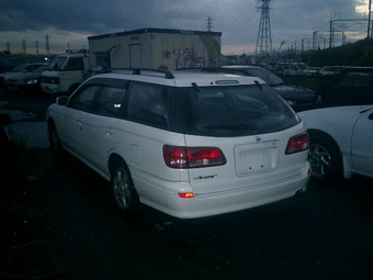 2001 Nissan Avenir