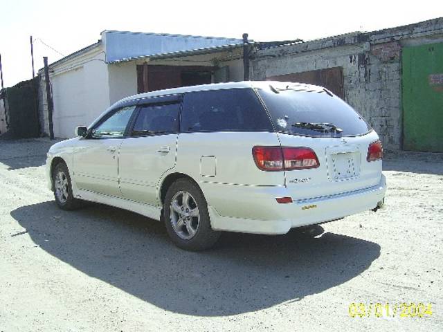 2001 Nissan Avenir