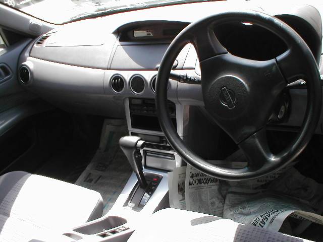 2001 Nissan Avenir