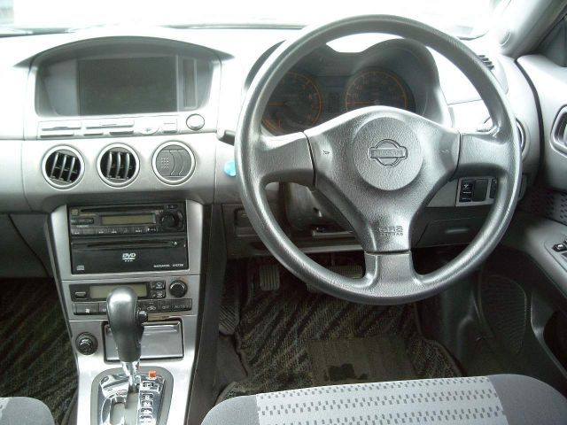 2001 Nissan Avenir