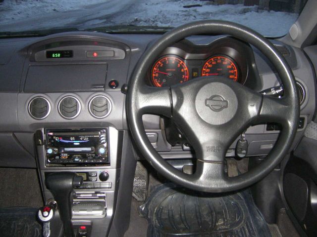 2001 Nissan Avenir
