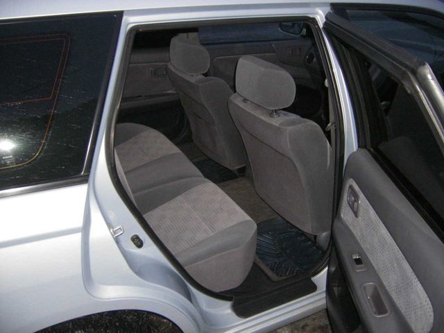 2001 Nissan Avenir