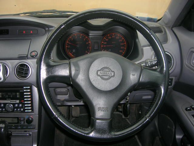 2001 Nissan Avenir