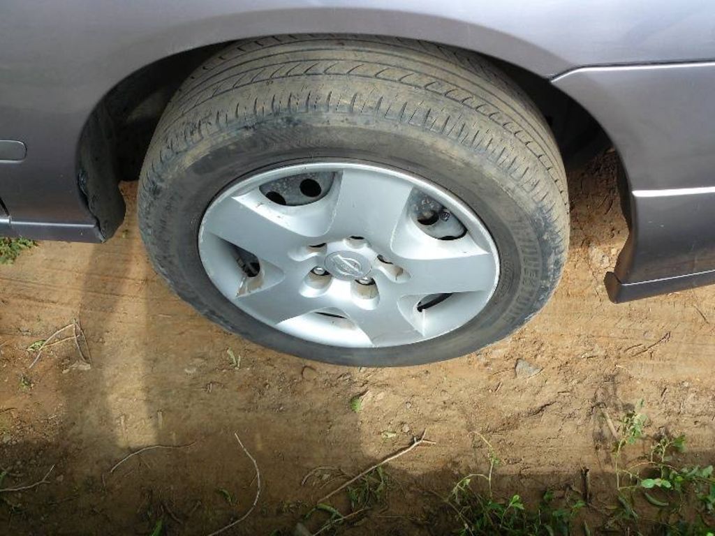 2001 Nissan Avenir
