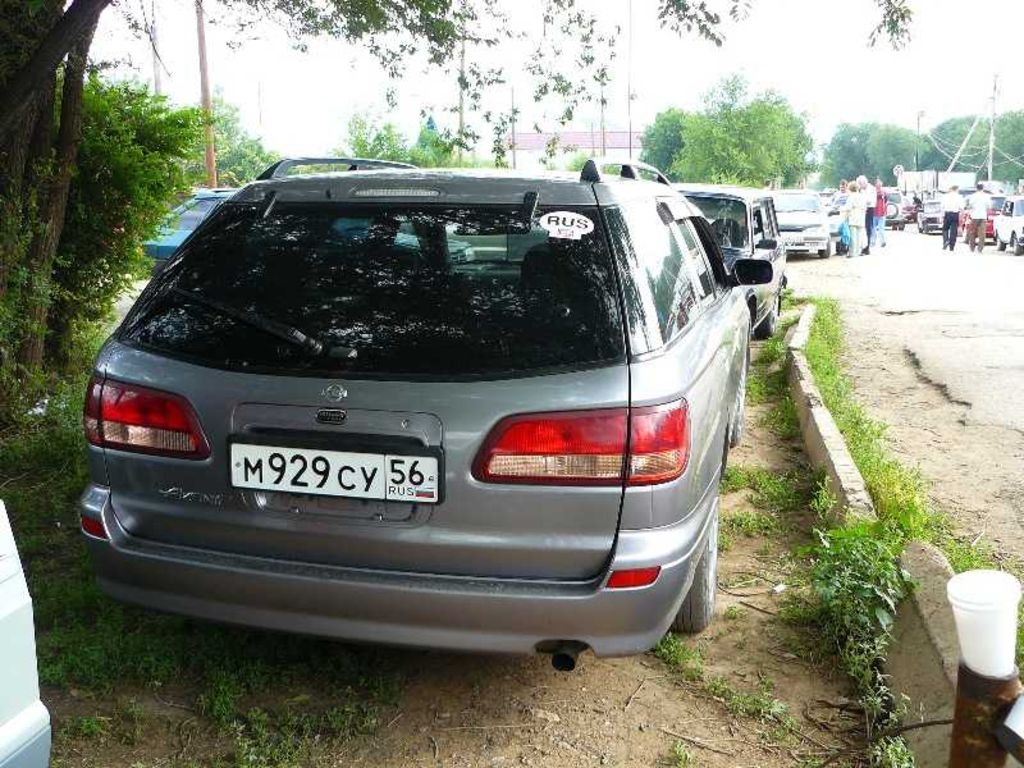2001 Nissan Avenir