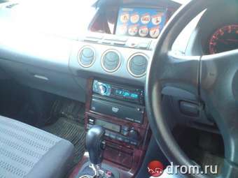 2001 Nissan Avenir