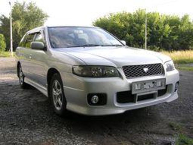 2001 Nissan Avenir