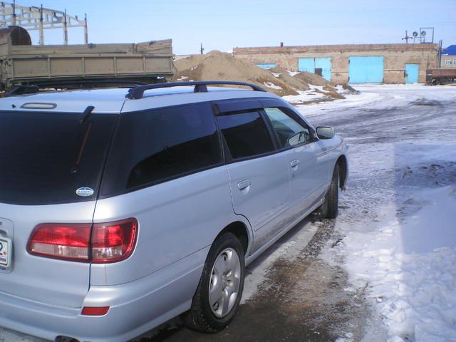 2001 Nissan Avenir
