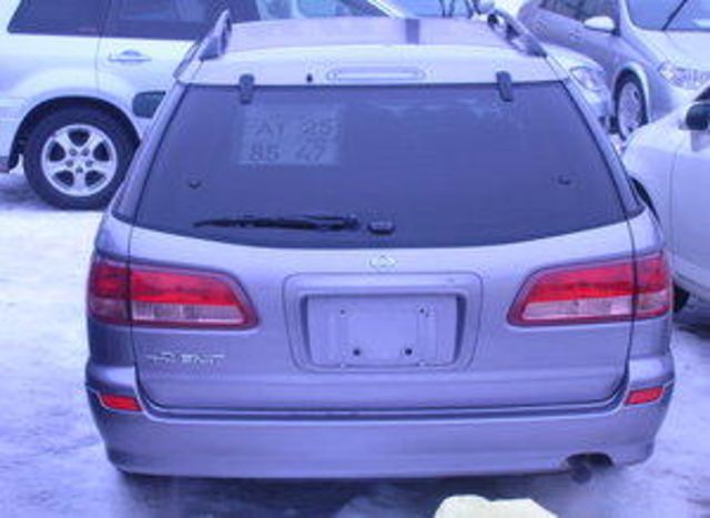 2001 Nissan Avenir
