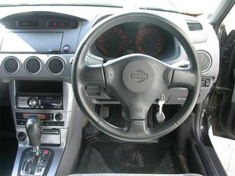 2001 Nissan Avenir Pictures