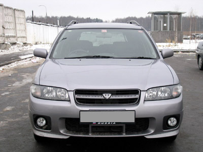 2001 Nissan Avenir Photos
