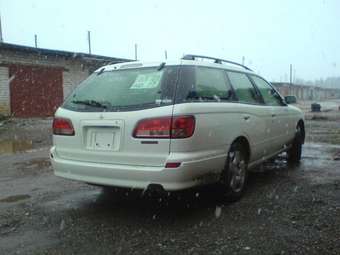2001 Nissan Avenir Photos