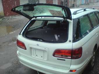 2001 Nissan Avenir Photos