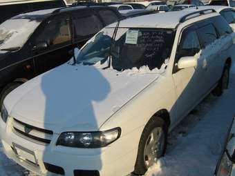 2001 Nissan Avenir Photos