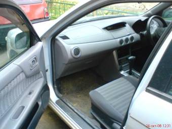 2001 Nissan Avenir Pics