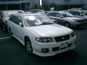 2001 Nissan Avenir Photos