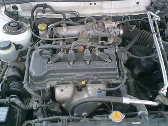 2001 Nissan Avenir Pictures