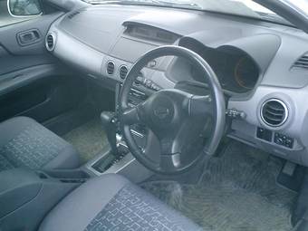 2001 Nissan Avenir Photos