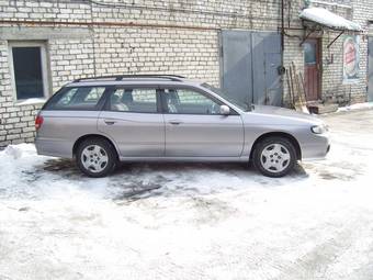 2001 Nissan Avenir Pictures