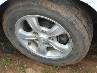 2001 Nissan Avenir Pictures