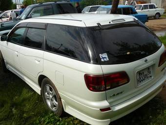 2001 Nissan Avenir Photos