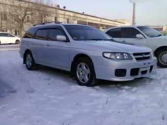 2001 Nissan Avenir Photos