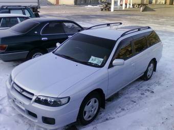 2001 Nissan Avenir Pictures