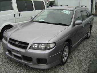 2001 Nissan Avenir Pictures