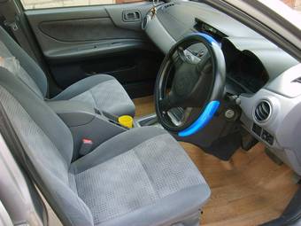 2001 Nissan Avenir Photos