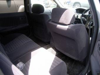 2001 Nissan Avenir Pictures