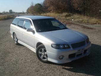 2001 Nissan Avenir Pictures