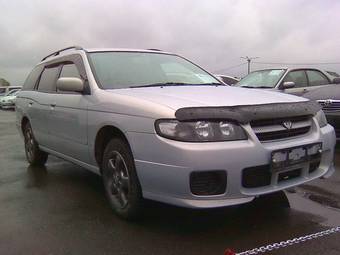 2001 Nissan Avenir Photos