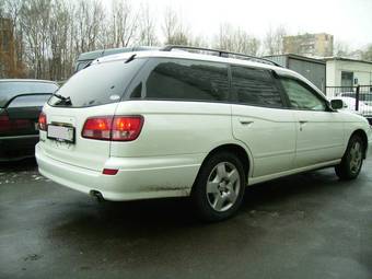2001 Nissan Avenir Photos