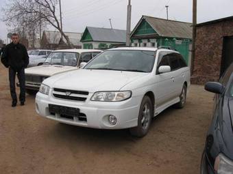 2001 Nissan Avenir Pictures