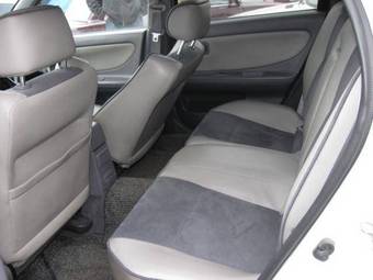 2001 Nissan Avenir Photos