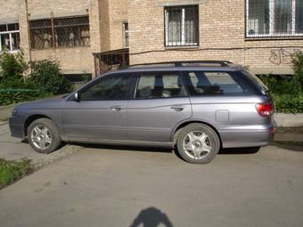 2001 Nissan Avenir Photos