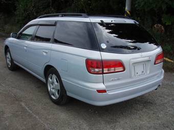 2001 Nissan Avenir Images