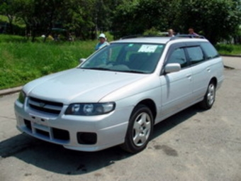 2002 Nissan Avenir