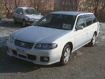 2002 Nissan Avenir